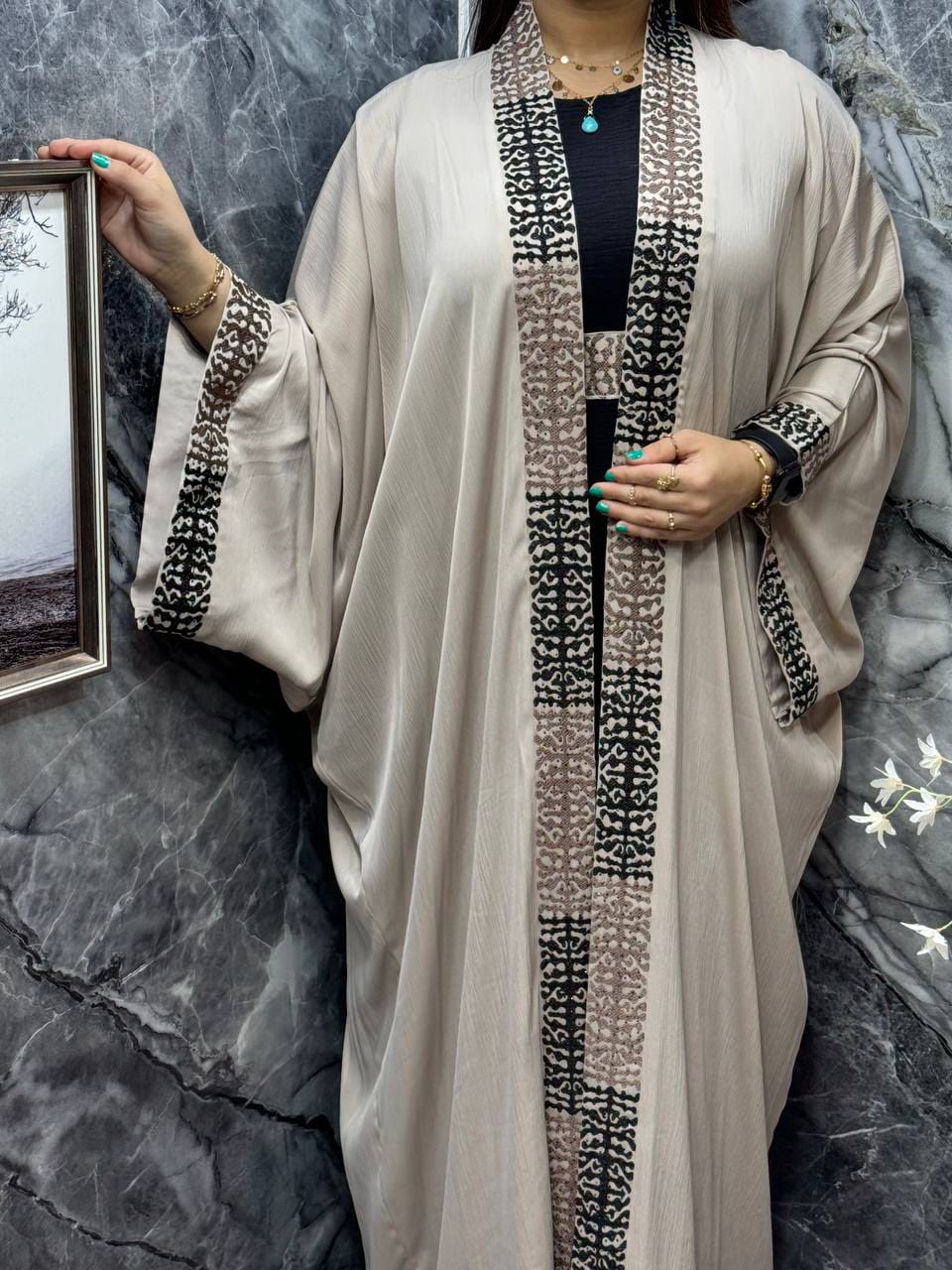 عبايات عصرية فاخرة